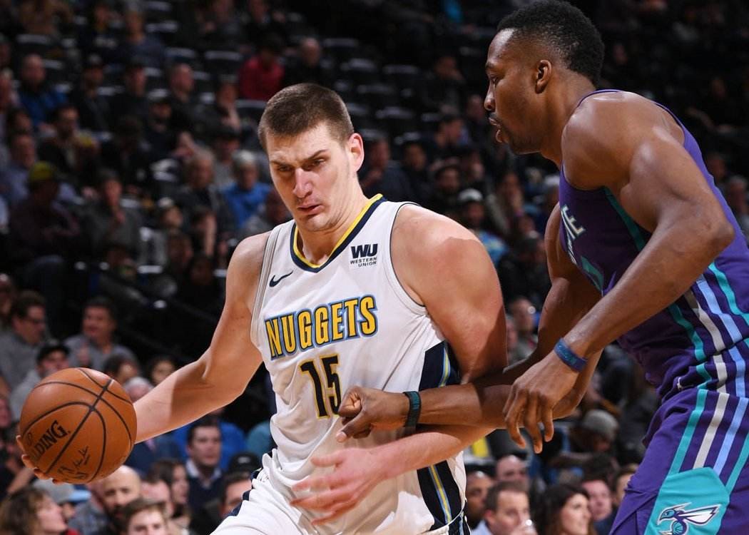 他在球场上 他在球场上