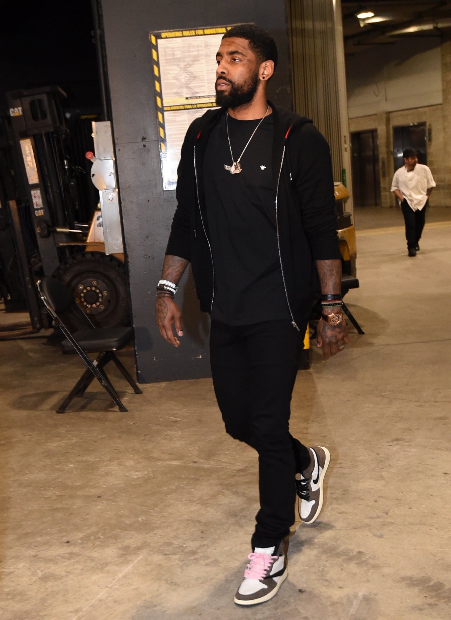 最先抓耳挠 最先抓耳挠